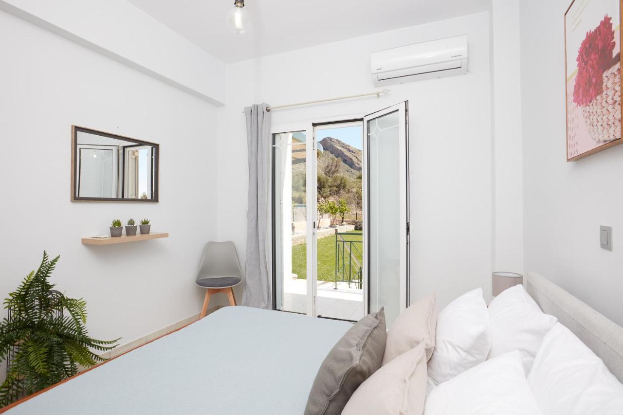 Dafni Villa A Place To Visit Orne エクステリア 写真